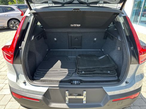 Used 2024 Volvo XC40 B5 Plus w/ Protection Package Premier AWD/4WD image 36