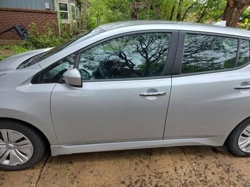Used 2024 Nissan Leaf S FWD image 3