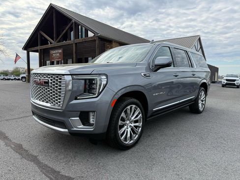 Used 2022 GMC Yukon XL Denali image 2