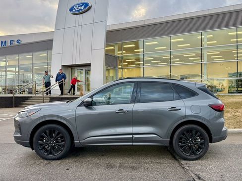 Certified 2025 Ford Escape ST-Line Elite w/ Premium Technology Package image 3