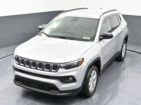 Used 2024 Jeep Compass Latitude image 43