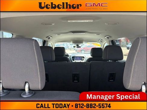 Used 2023 GMC Acadia SLE w/ Driver Convenience Package FWD image 11