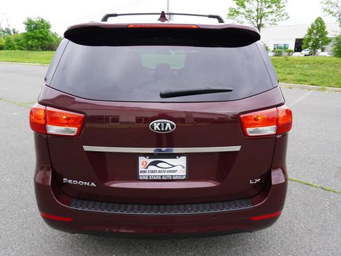 Used 2018 Kia Sedona LX w/ LX Essentials Premium Package FWD image 6
