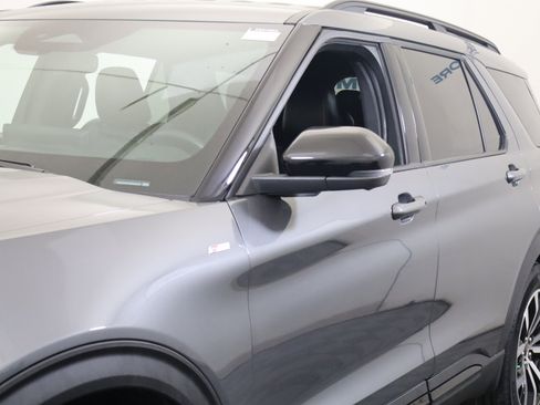 Used 2025 Ford Explorer ST-Line image 12