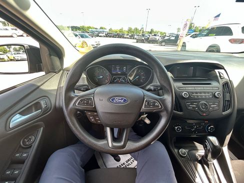 Used 2016 Ford Focus SE FWD image 29