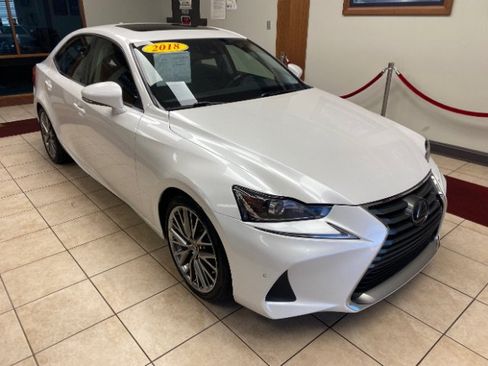 Used 2018 Lexus IS 300 AWD image 5