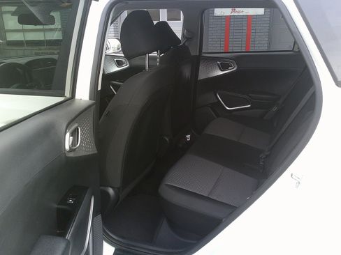 Used 2023 Kia Soul LX w/ Option Group 015 FWD image 17