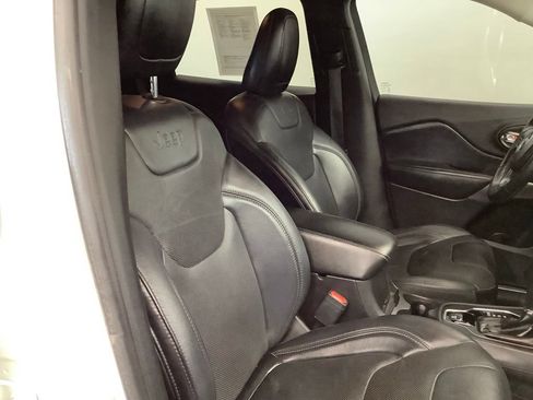 Used 2019 Jeep Cherokee Limited AWD/4WD image 30