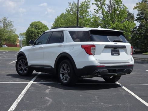 Used 2021 Ford Explorer XLT w/ Equipment Group 202A AWD/4WD image 22