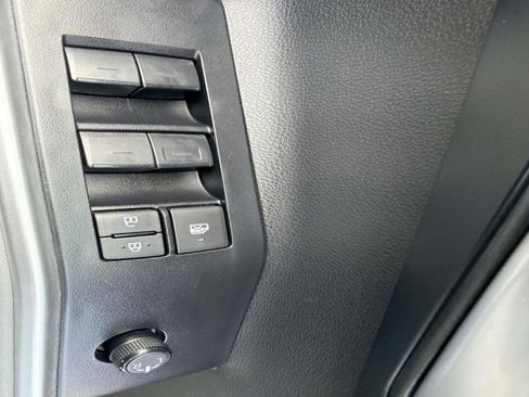 Used 2023 Toyota Highlander FWD image 8