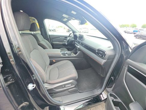Used 2025 Honda Pilot Sport image 34