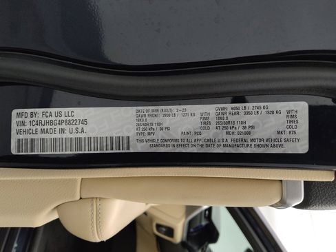 Used 2023 Jeep Grand Cherokee Limited AWD/4WD image 33