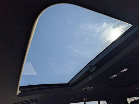 Used 2023 Chevrolet Traverse RS image 14