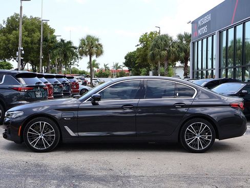Used 2023 BMW 530e w/ Premium Package image 18