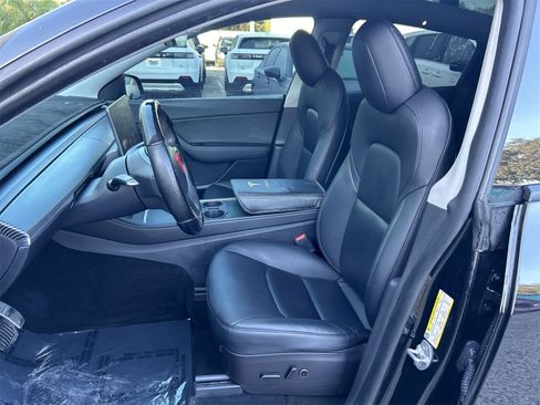 Used 2021 Tesla Model Y Long Range image 11