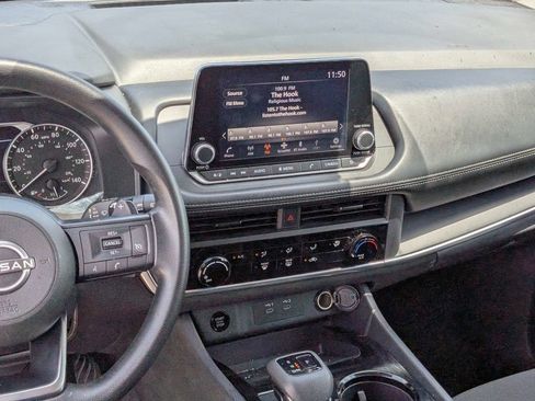 Used 2024 Nissan Rogue S FWD image 14