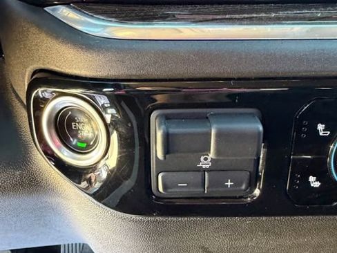 Used 2022 Chevrolet Silverado 1500 LT AWD/4WD image 19