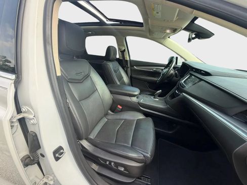 Used 2018 Cadillac XT5 Luxury w/ Driver Awareness Package FWD image 17
