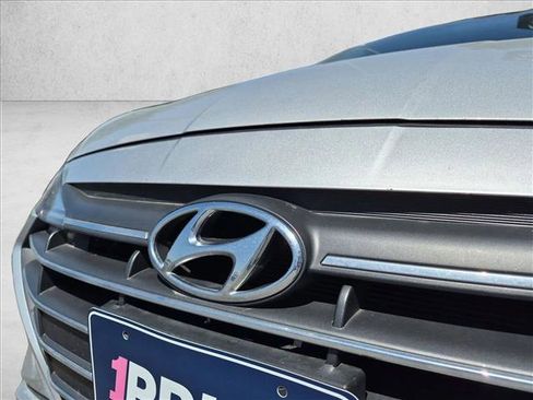 Used 2019 Hyundai Elantra SE FWD image 12