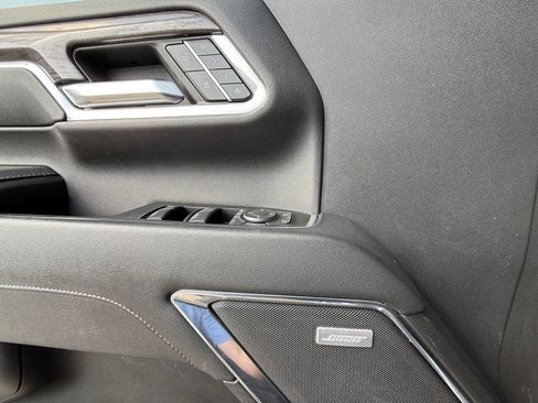 Used 2024 Chevrolet Silverado 2500 LTZ w/ LTZ Premium Package image 18