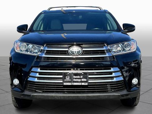 Used 2017 Toyota Highlander Limited Platinum image 3