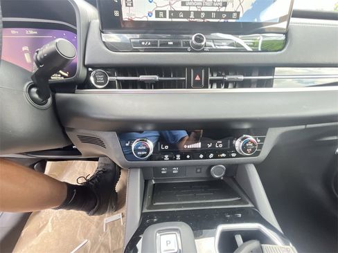 New 2025 Mitsubishi Outlander SE image 19