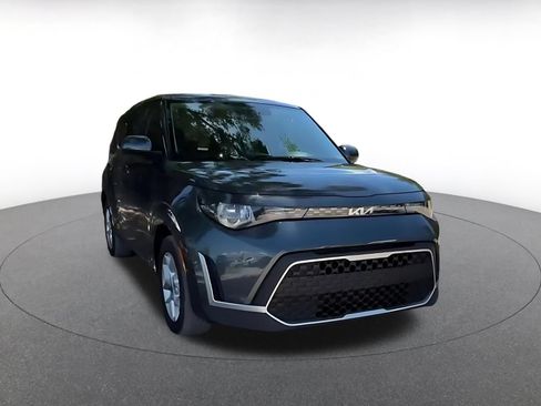 Used 2025 Kia Soul LX w/ LX Technology Package FWD image 2