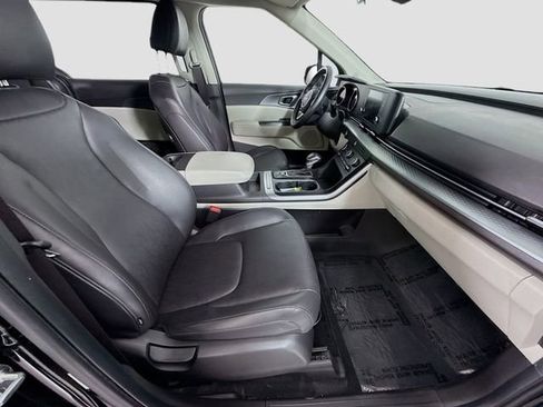 Used 2023 Kia Carnival LX image 28