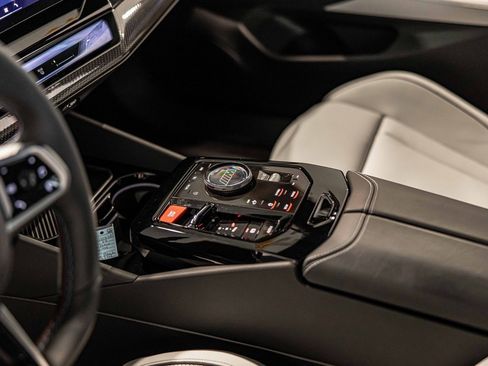 Used 2025 BMW M5 w/ Carbon Package image 21