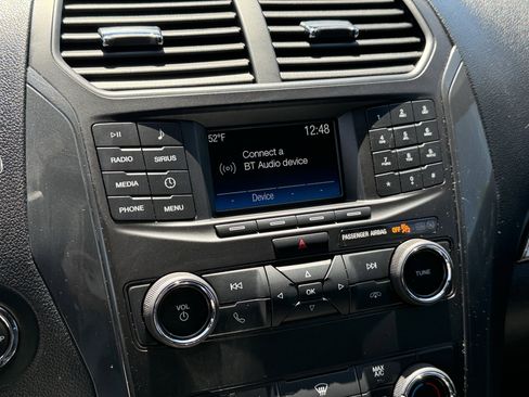 Used 2018 Ford Explorer XLT image 20