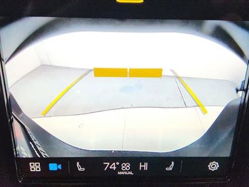 Used 2024 Volvo XC40 B5 Core image 18