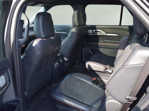 Used 2025 Ford Explorer ST w/ Sun And Sound Package AWD/4WD image 8