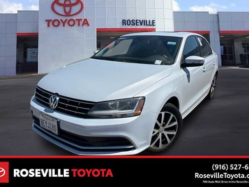 Used 2018 Volkswagen Jetta SE image 1