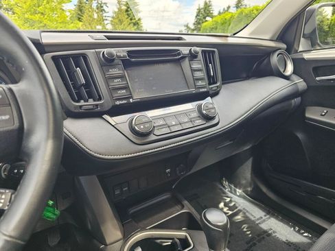 Used 2016 Toyota RAV4 XLE AWD/4WD image 31