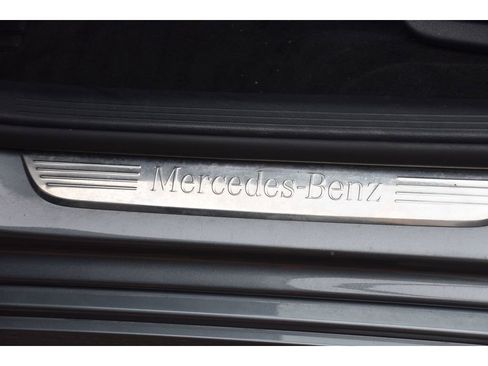 Used 2019 Mercedes-Benz E 300 4MATIC image 32