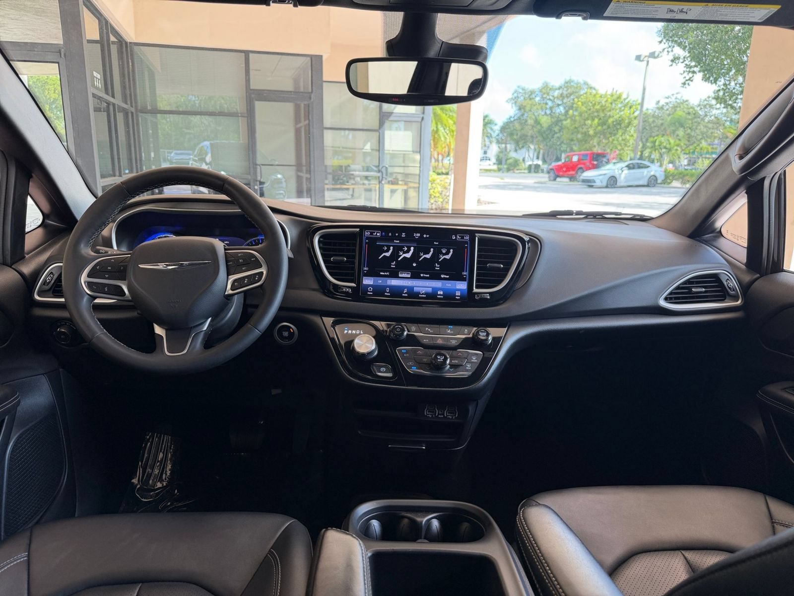 Used 2025 Chrysler Pacifica Select FWD image 31