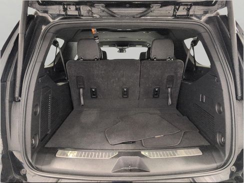 Used 2025 Chevrolet Suburban Z71 AWD/4WD image 16