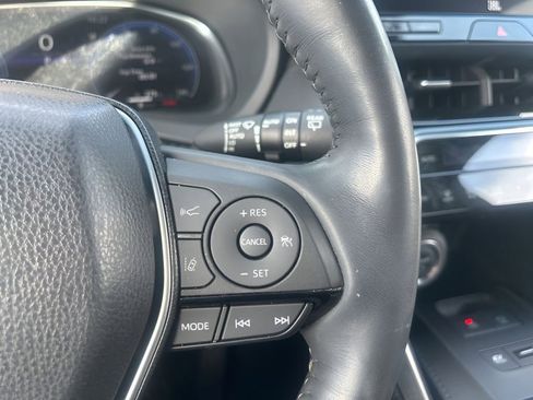 Used 2023 Toyota Venza Limited image 25