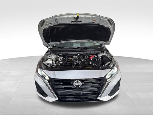 Used 2023 Nissan Altima 2.5 SV FWD image 11