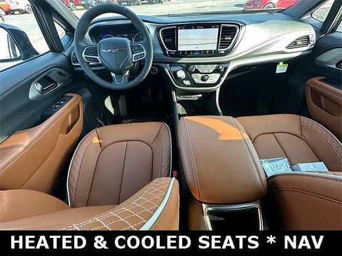 New 2026 Chrysler Pacifica Pinnacle image 3