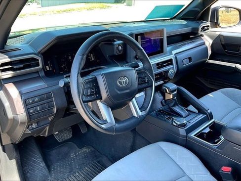 Used 2025 Toyota Tacoma SR5 AWD/4WD image 18