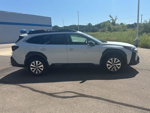 Used 2025 Subaru Outback Premium AWD/4WD image 6