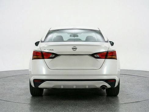 Used 2025 Nissan Altima 2.5 SV FWD image 7
