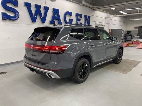 New 2026 Volkswagen Atlas Peak Edition image 4