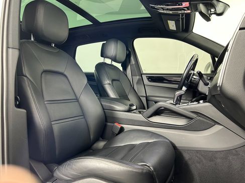 Used 2019 Porsche Cayenne AWD/4WD image 22