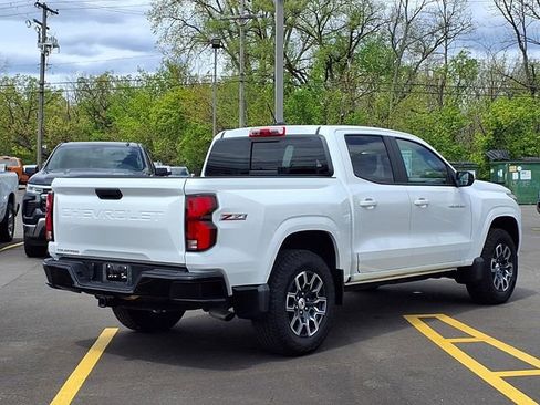 Used 2024 Chevrolet Colorado Z71 w/ Z71 Convenience Package 2 AWD/4WD image 2