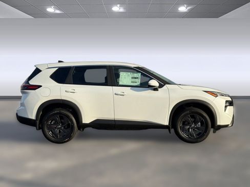 Used 2026 Nissan Rogue SV w/ Cold Weather Package FWD image 11