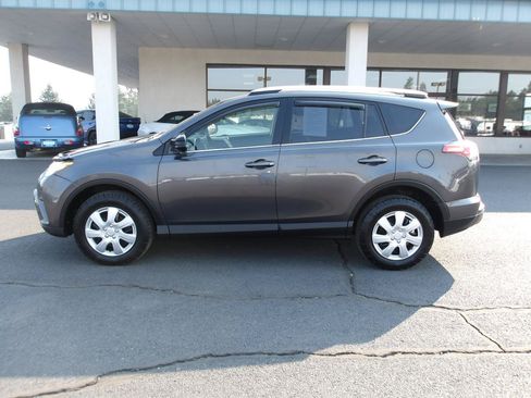 Used 2016 Toyota RAV4 LE AWD/4WD image 2