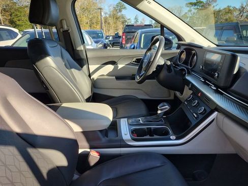 Used 2024 Kia Carnival LX image 34