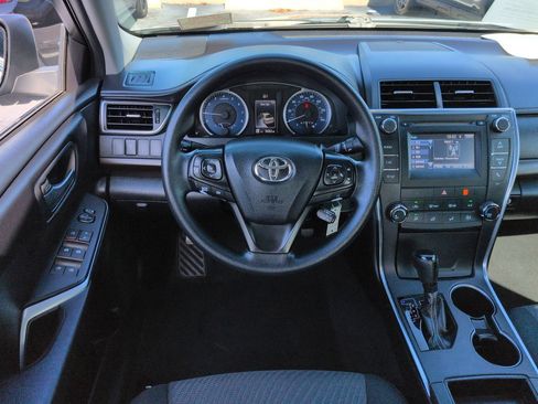 Used 2016 Toyota Camry LE FWD image 14